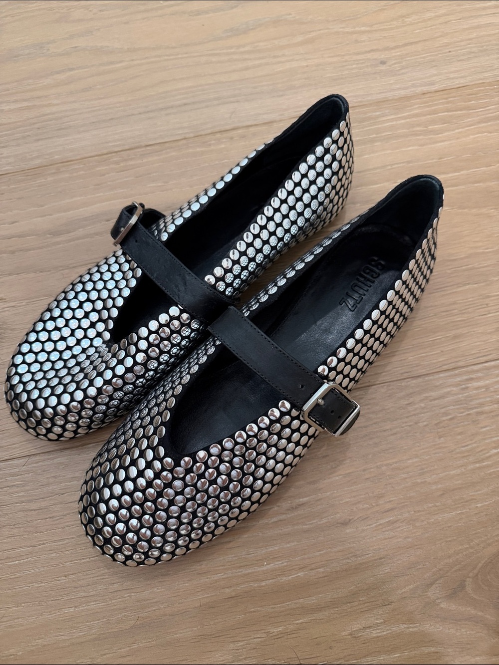Schutz Eiza 9.5